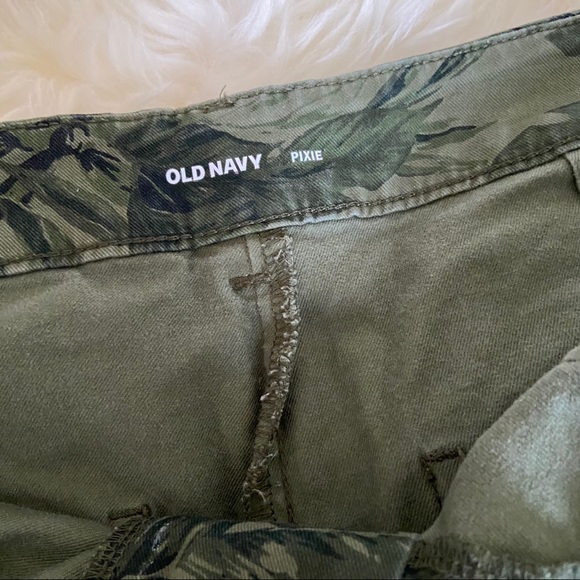 Old Navy Pixie Pants - Picture 3 of 4